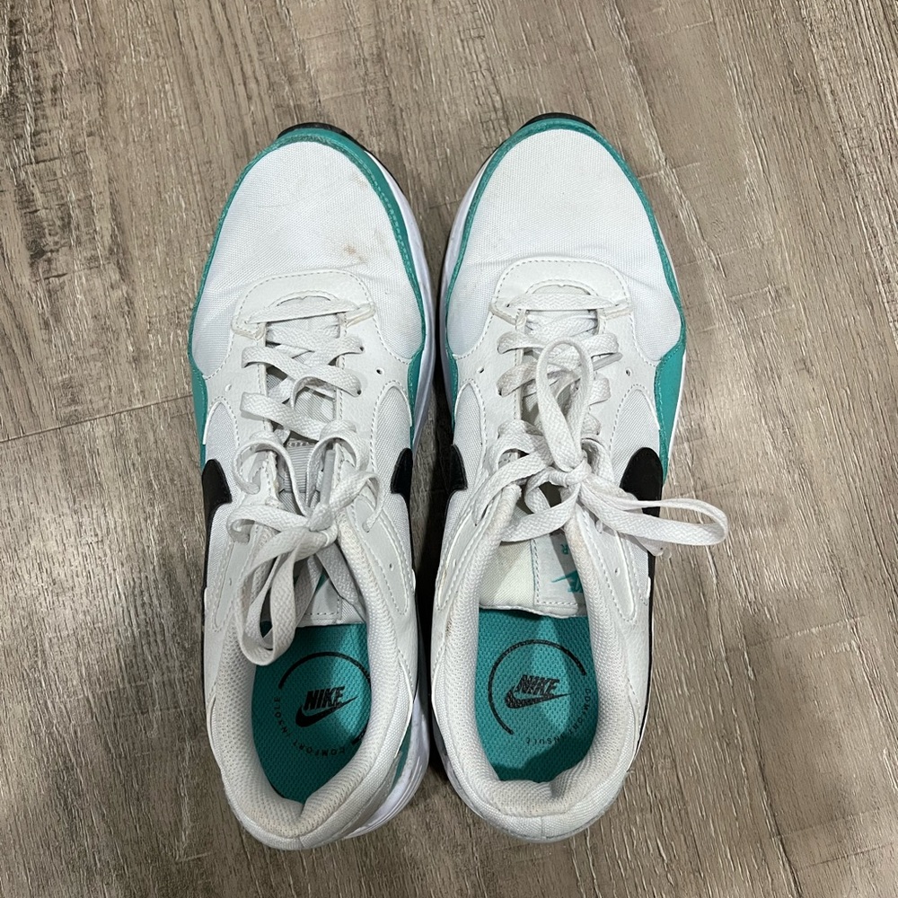 Nike AirMax men’s size US 9.5